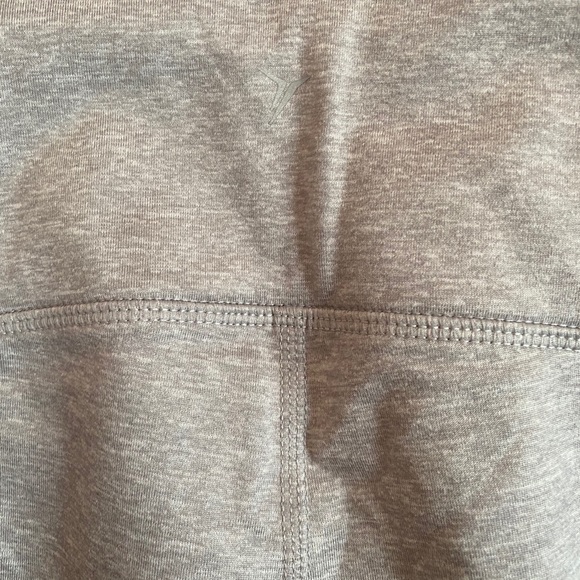 Old Navy Elevate High Waisted Active Leggings - Picture 4 of 4